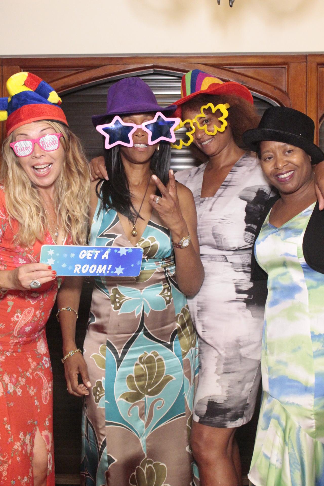 Laura and Mo's Wedding | View more photos from the event at gallery.myphotoboothexperience.co.uk/u/MyPhotoBoothExperienceLtd/Laura-and-Mos-Wedding